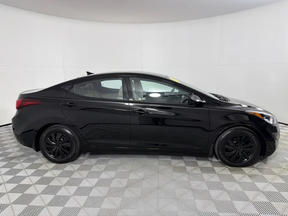 2016 Hyundai Elantra - Image 4 of 12