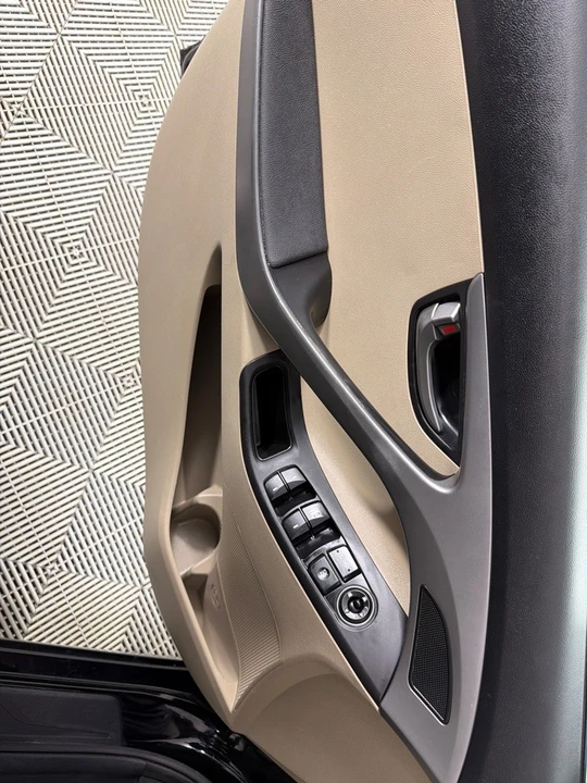 2016 Hyundai Elantra - Image 11 of 12