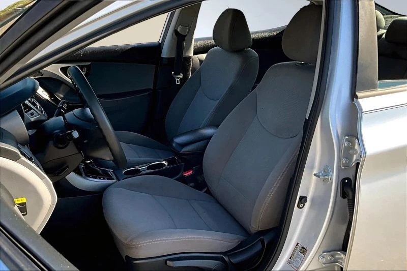 2016 Hyundai Elantra - Image 10 of 12