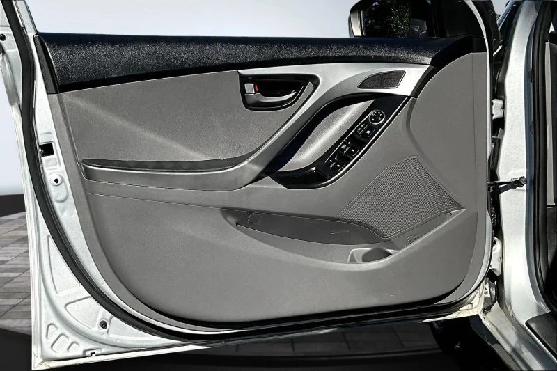 2016 Hyundai Elantra - Image 9 of 12