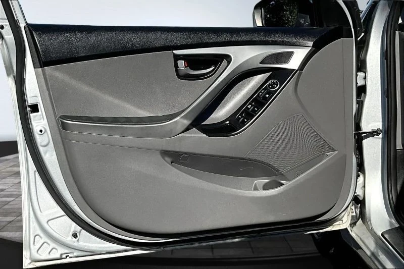 2016 Hyundai Elantra - Image 9 of 12
