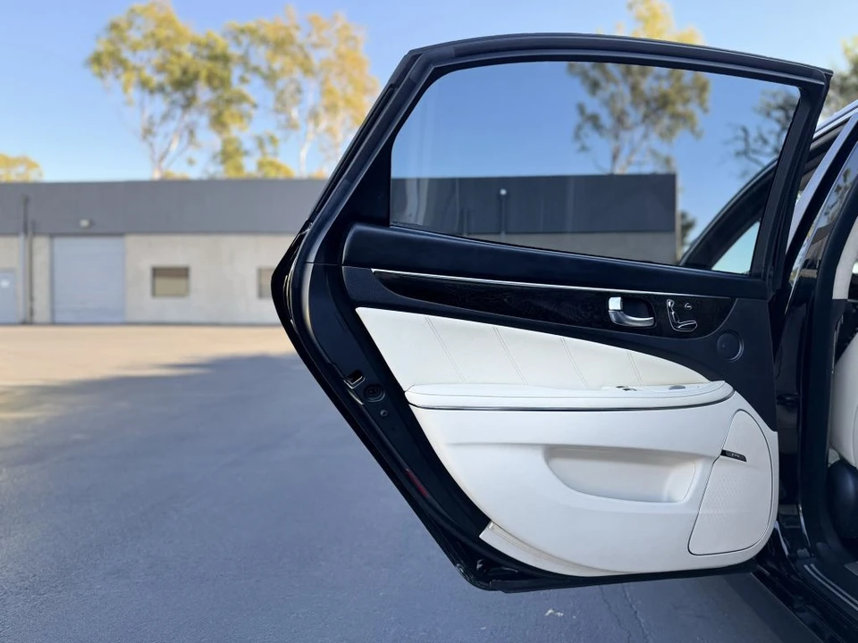 2016 Hyundai Equus - Image 16 of 21