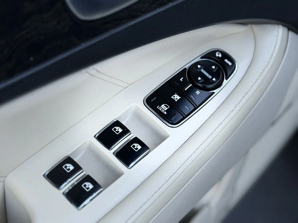 2016 Hyundai Equus - Image 11 of 21