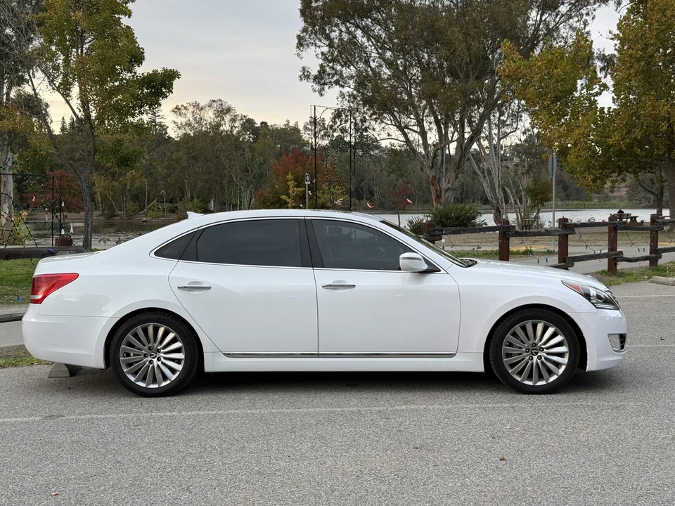 2016 Hyundai Equus - Image 19 of 31