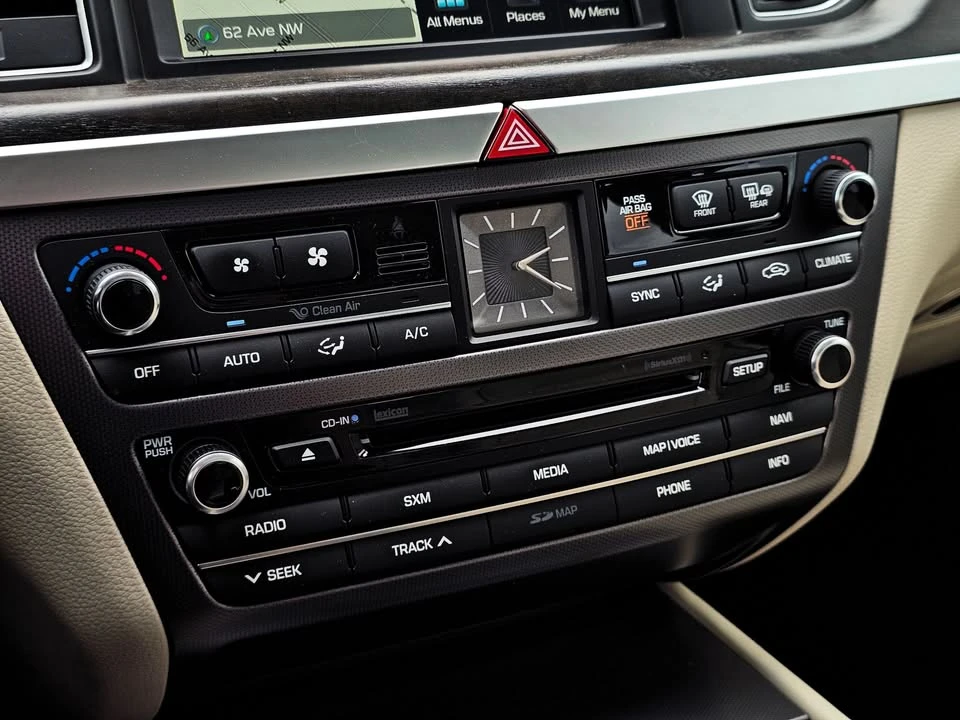 2016 Hyundai Genesis - Image 16 of 19