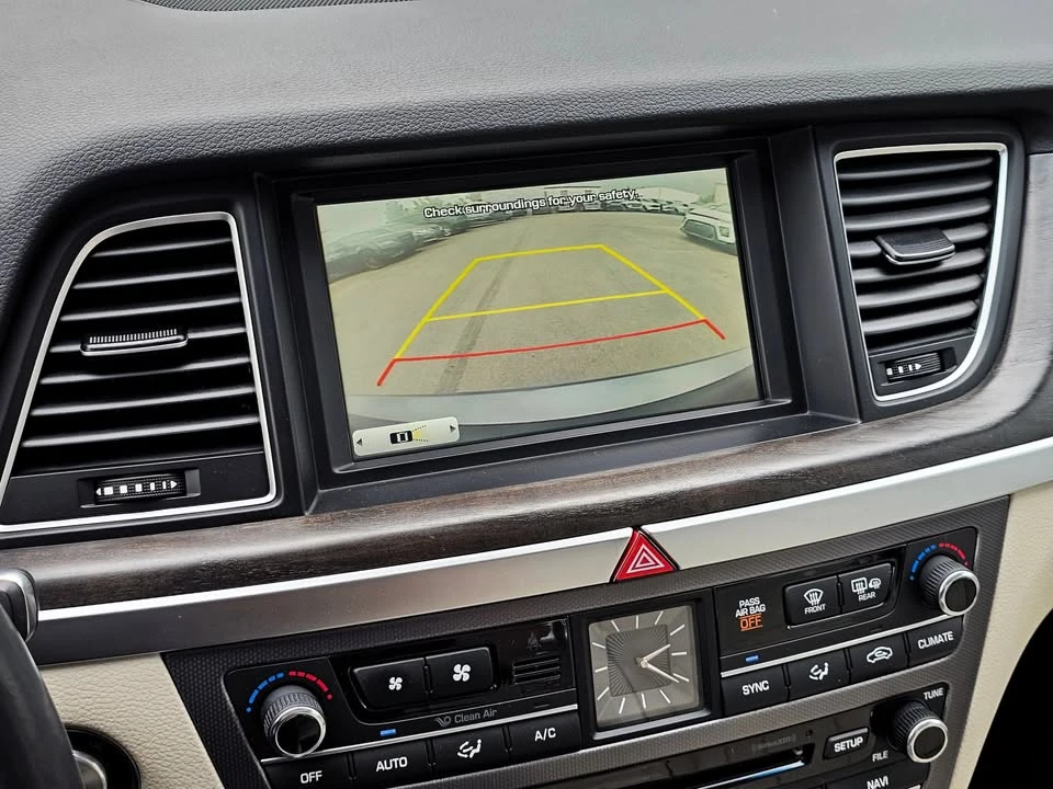 2016 Hyundai Genesis - Image 15 of 19