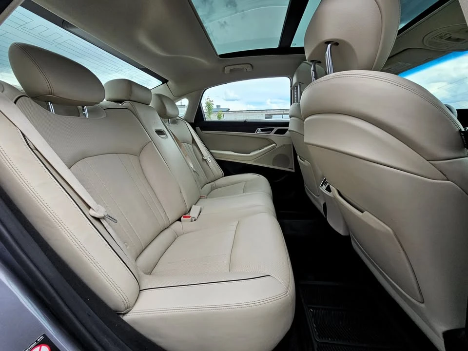 2016 Hyundai Genesis - Image 11 of 19