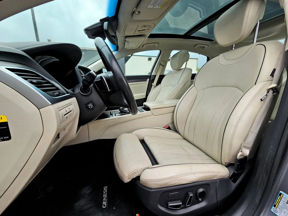 2016 Hyundai Genesis - Image 9 of 19