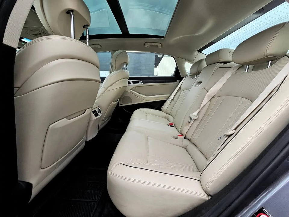 2016 Hyundai Genesis - Image 10 of 19
