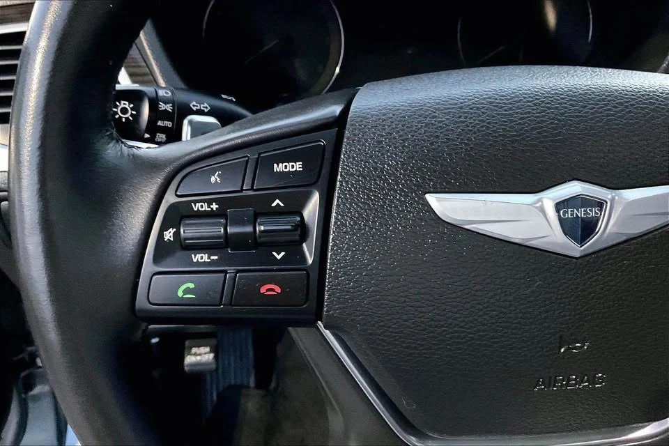 2016 Hyundai Genesis - Image 16 of 20
