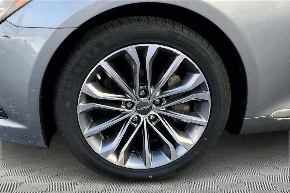 2016 Hyundai Genesis - Image 10 of 20