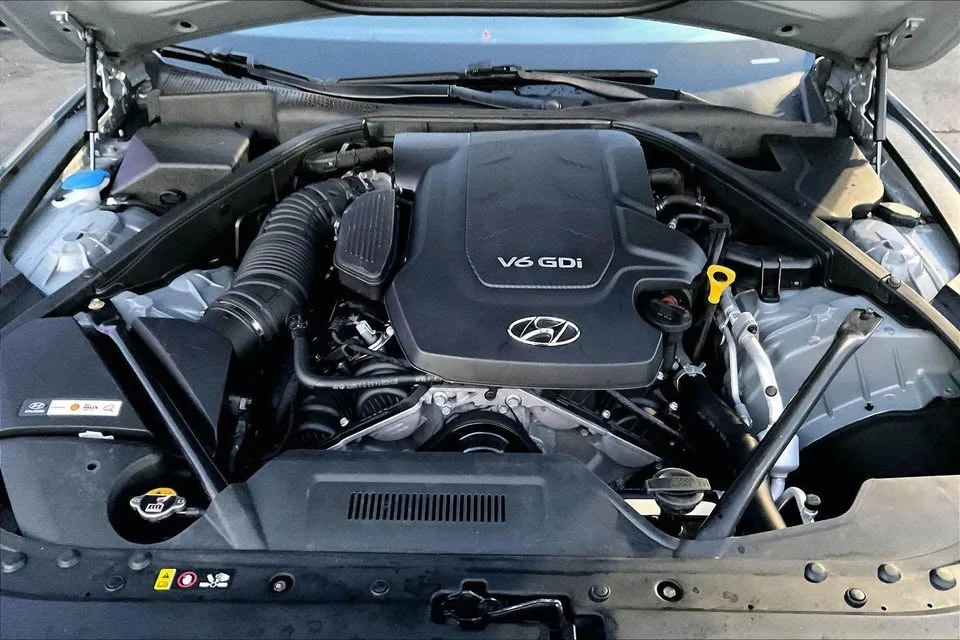 2016 Hyundai Genesis - Image 11 of 20