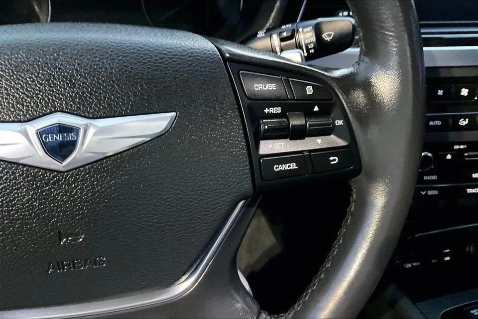2016 Hyundai Genesis - Image 17 of 20