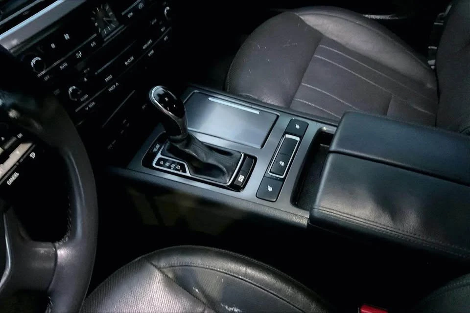 2016 Hyundai Genesis - Image 13 of 20