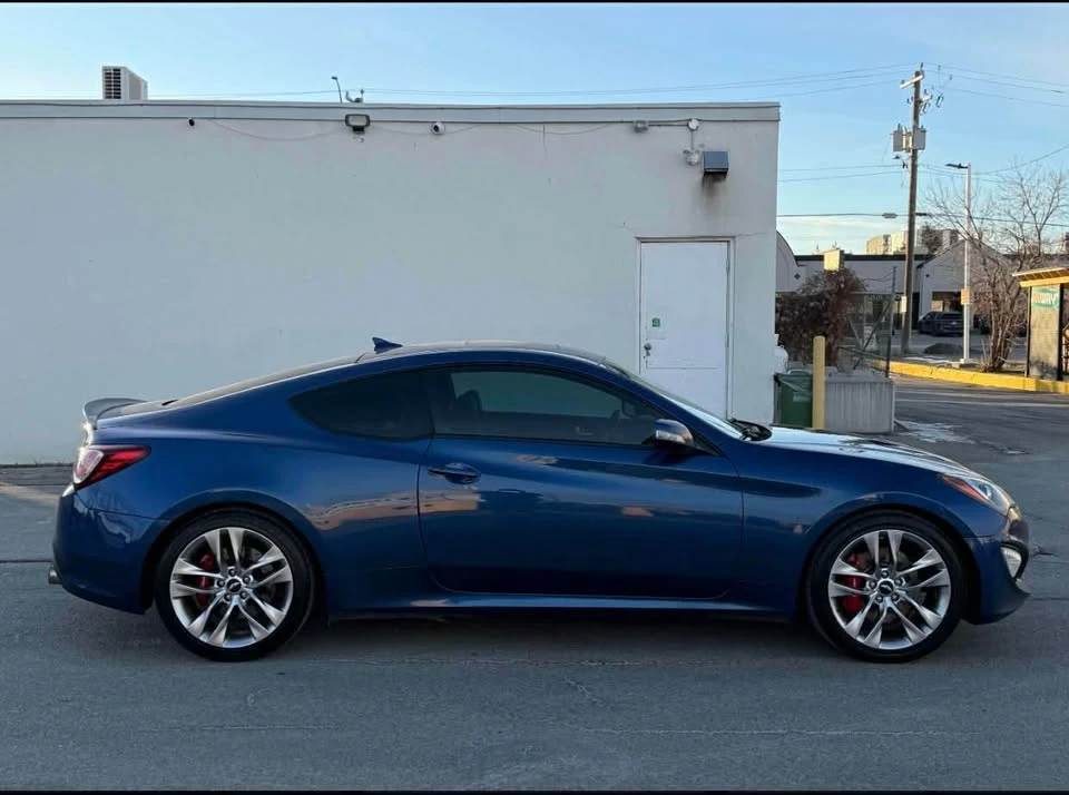 2016 Hyundai Genesis - Image 2 of 12