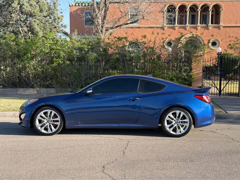 2016 Hyundai Genesis - Image 2 of 20