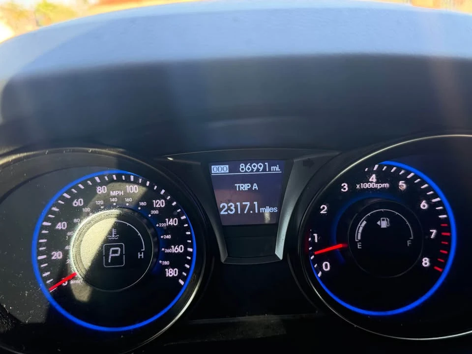 2016 Hyundai Genesis - Image 12 of 20