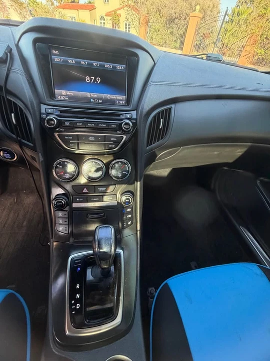 2016 Hyundai Genesis - Image 11 of 20