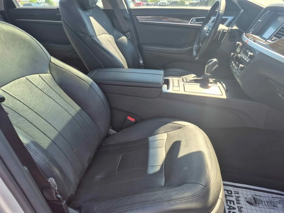 2016 Hyundai Genesis - Image 16 of 17