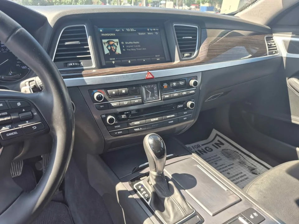 2016 Hyundai Genesis - Image 11 of 17