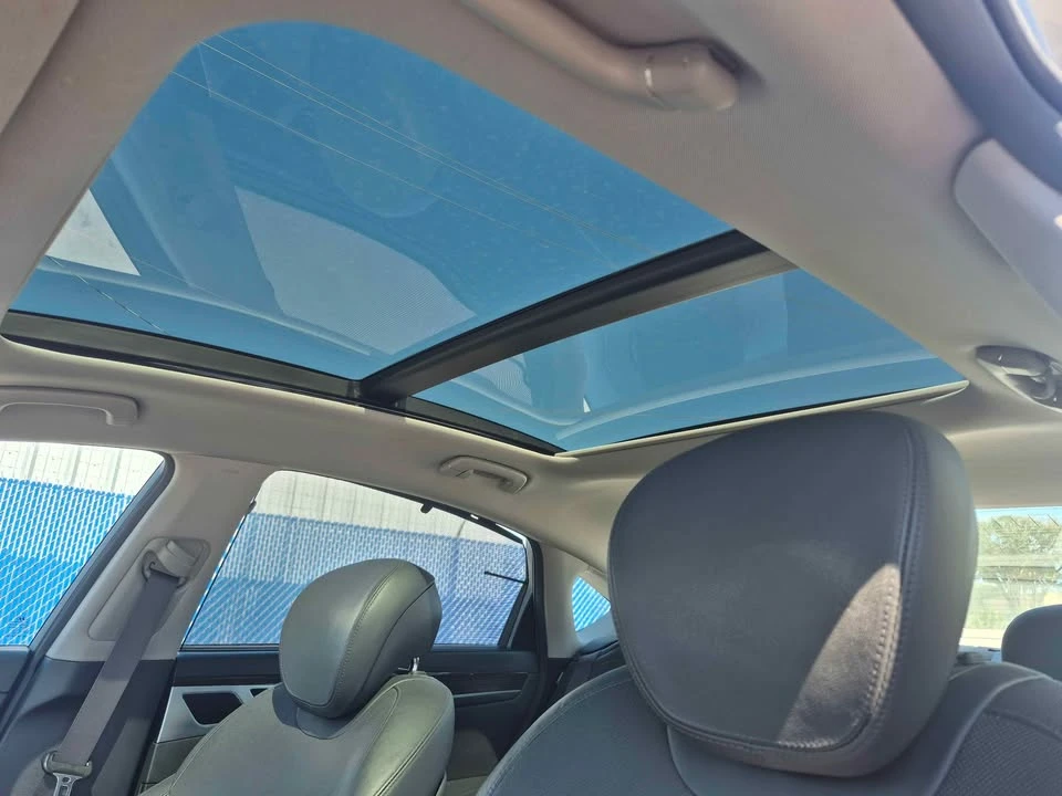 2016 Hyundai Genesis - Image 15 of 17