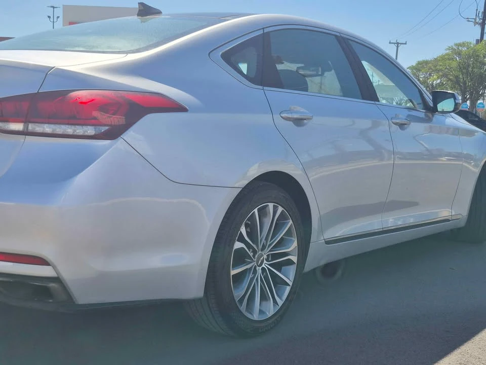2016 Hyundai Genesis - Image 5 of 17