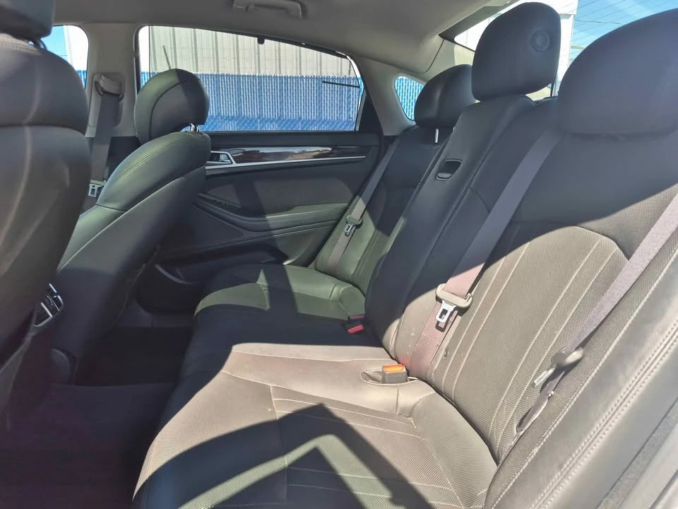 2016 Hyundai Genesis - Image 13 of 17