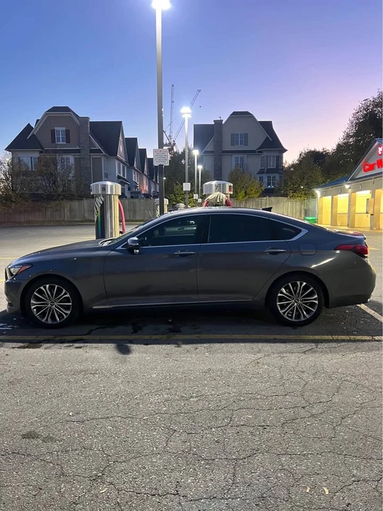 2016 Hyundai Genesis - Image 2 of 15