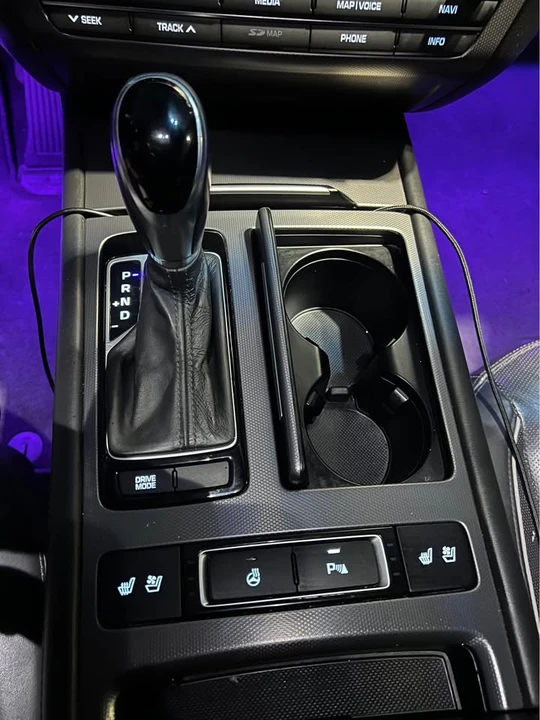 2016 Hyundai Genesis - Image 9 of 15