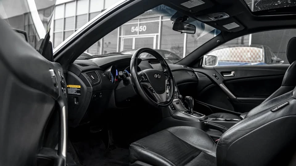 2016 Hyundai Genesis - Image 6 of 15