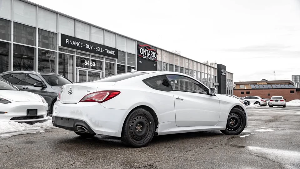 2016 Hyundai Genesis - Image 3 of 15