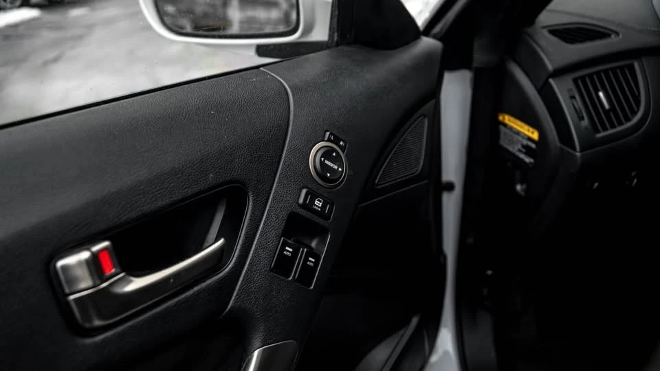 2016 Hyundai Genesis - Image 7 of 15
