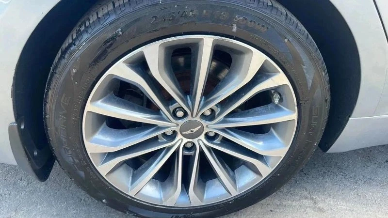 2016 Hyundai Genesis - Image 9 of 12