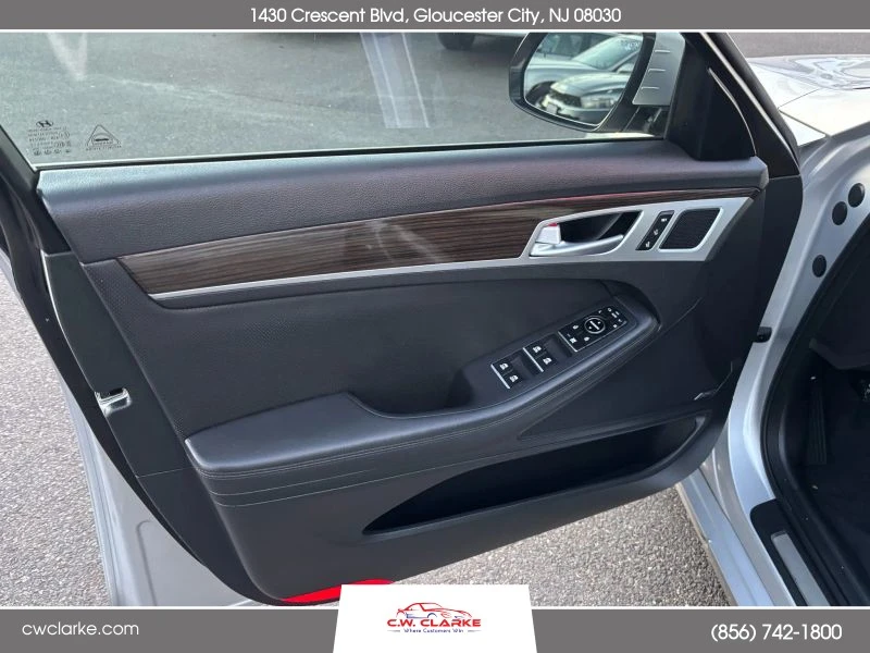 2016 Hyundai Genesis - Image 11 of 12
