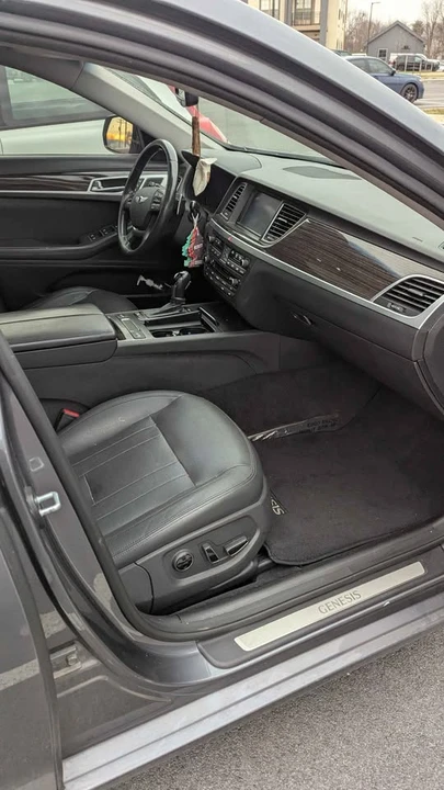 2016 Hyundai Genesis - Image 4 of 8