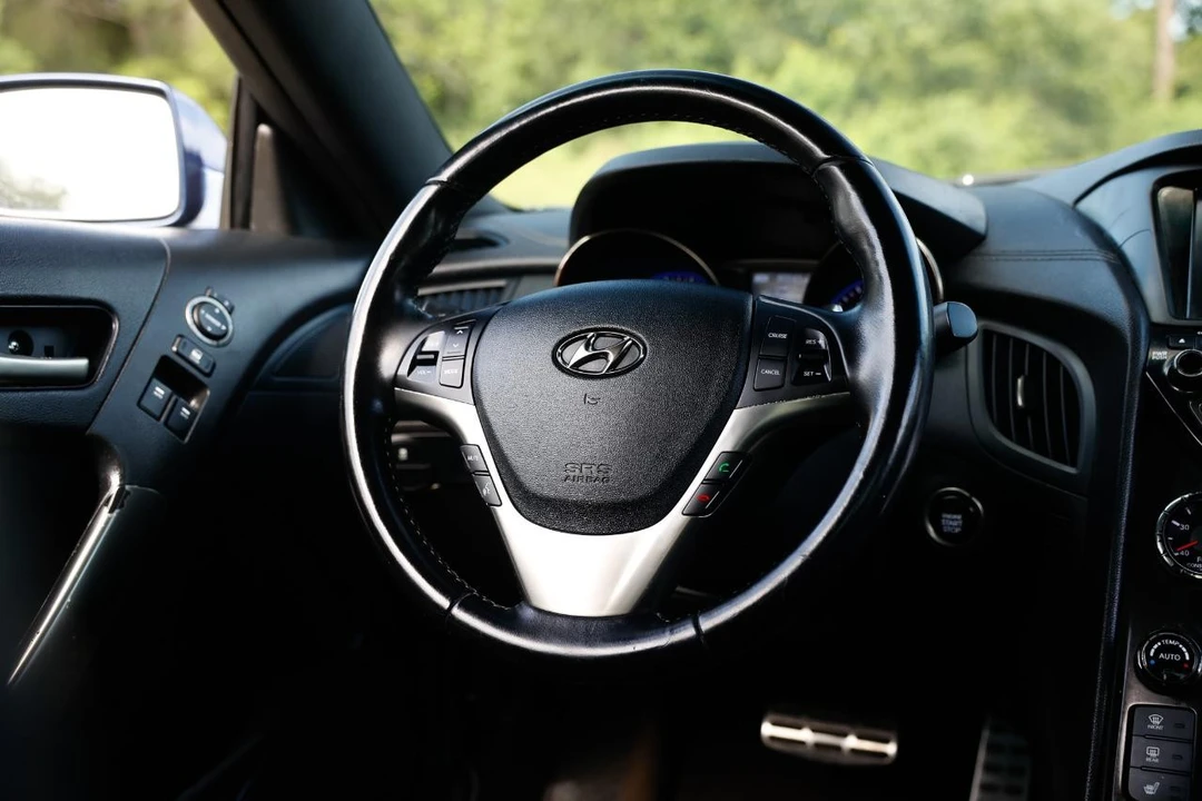 2016 Hyundai Genesis - Image 23 of 31