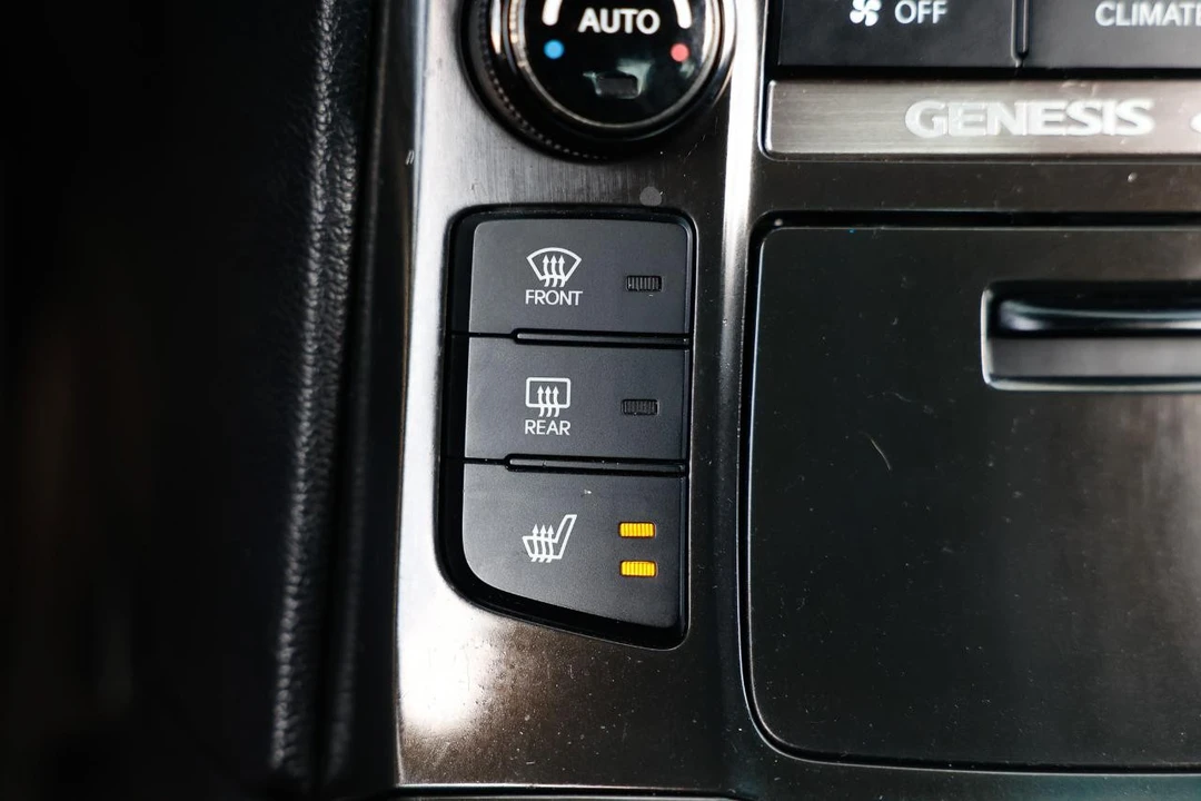 2016 Hyundai Genesis - Image 28 of 31