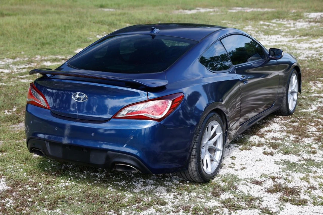 2016 Hyundai Genesis - Image 11 of 31