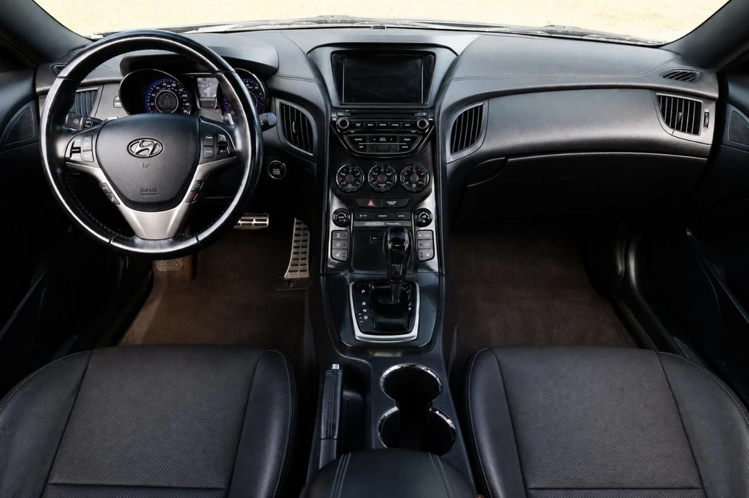 2016 Hyundai Genesis - Image 2 of 31