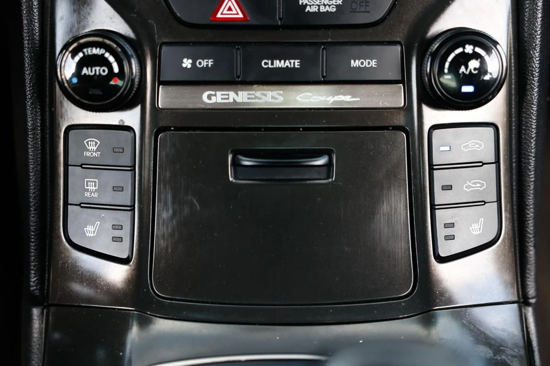 2016 Hyundai Genesis - Image 27 of 31