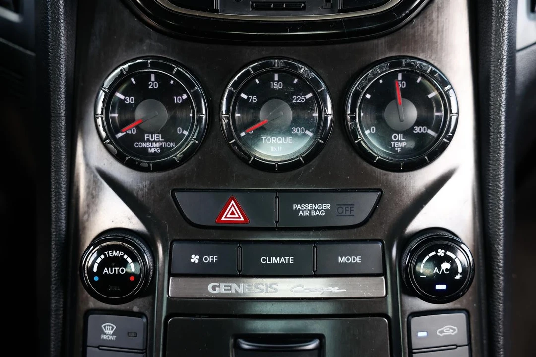 2016 Hyundai Genesis - Image 29 of 31