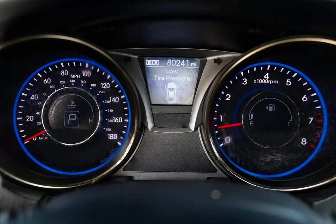 2016 Hyundai Genesis - Image 24 of 31