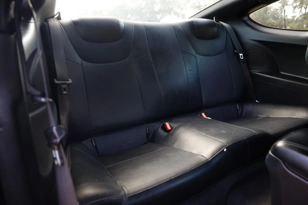 2016 Hyundai Genesis - Image 14 of 31