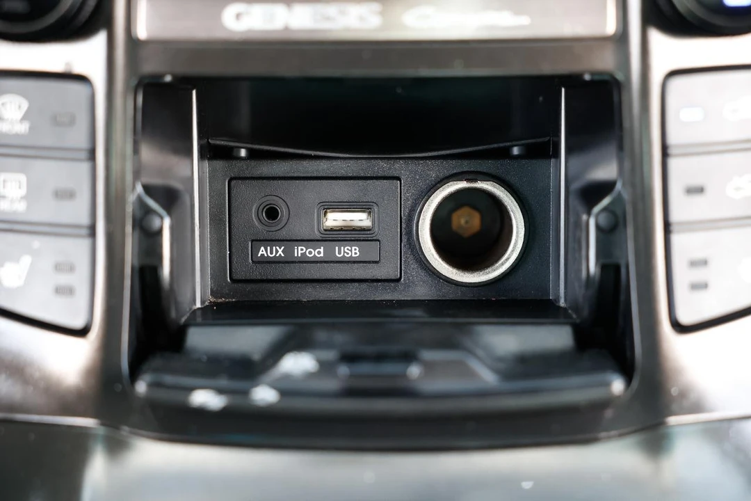 2016 Hyundai Genesis - Image 26 of 31