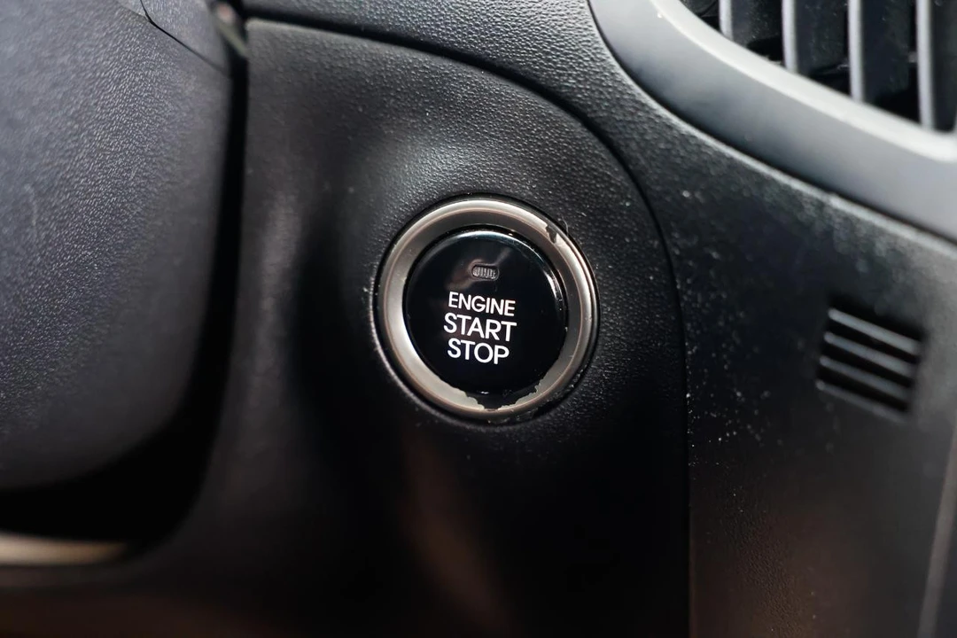2016 Hyundai Genesis - Image 30 of 31