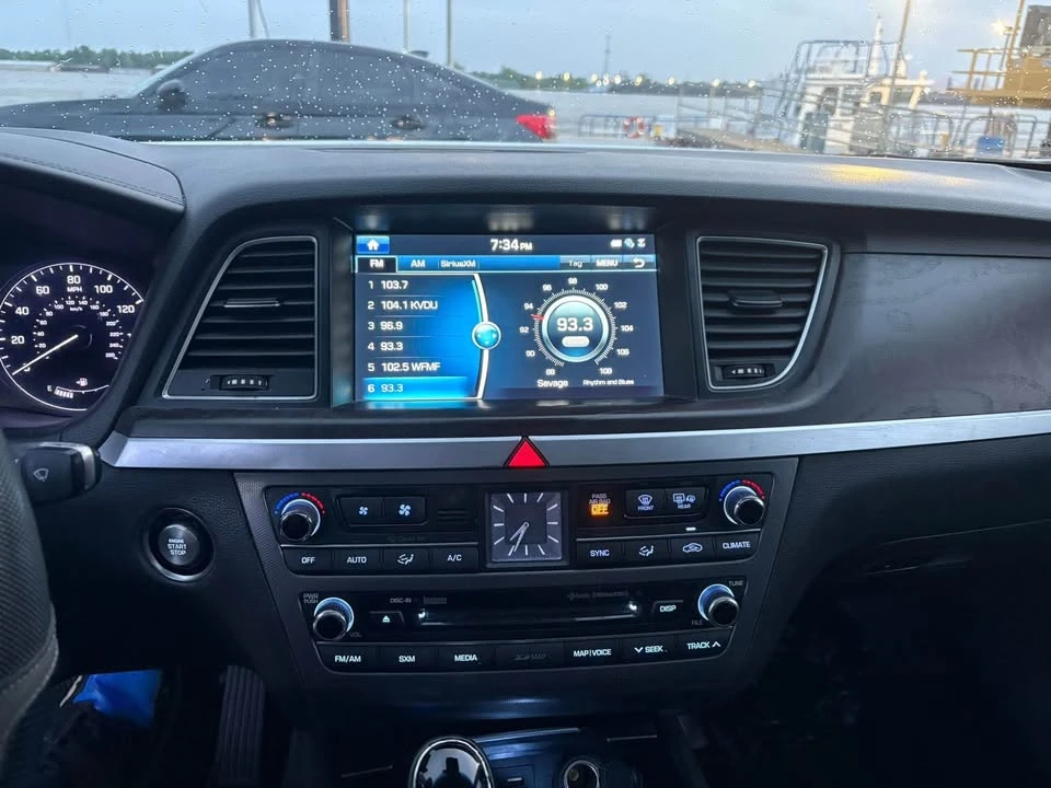 2016 Hyundai Genesis - Image 10 of 14