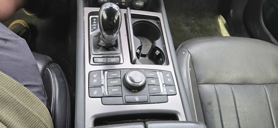 2016 Hyundai Genesis - Image 15 of 19