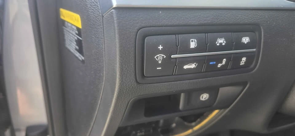 2016 Hyundai Genesis - Image 8 of 19