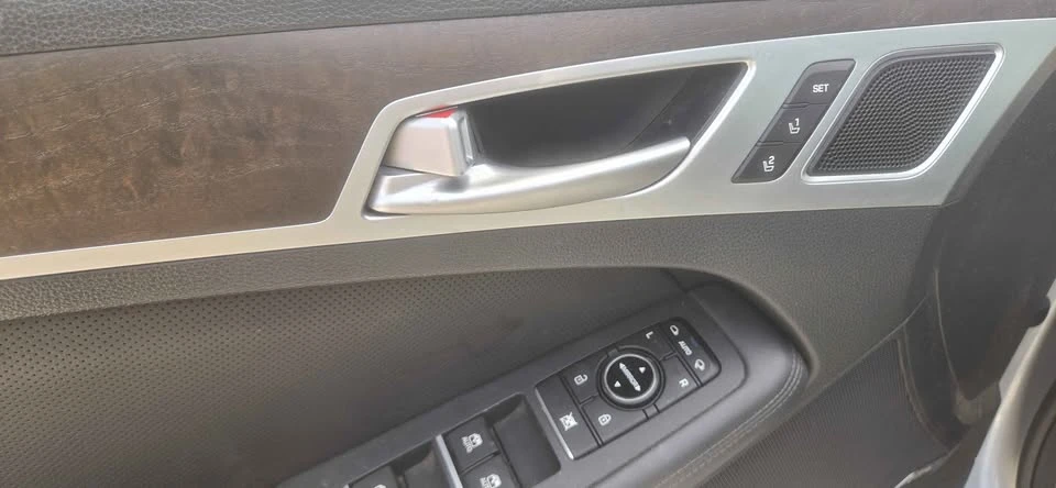 2016 Hyundai Genesis - Image 7 of 19