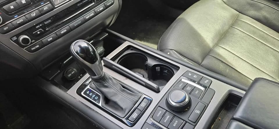 2016 Hyundai Genesis - Image 16 of 19